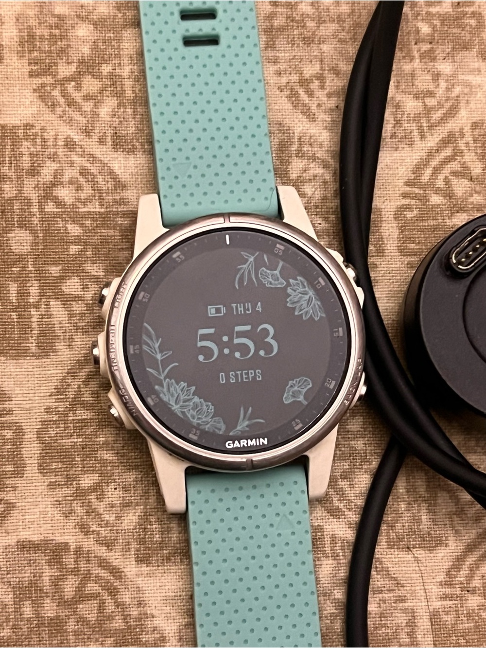 Garmin Fenix 5S Plus - Picture 2 of 4